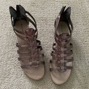 Naturalizer size 10 sandals!